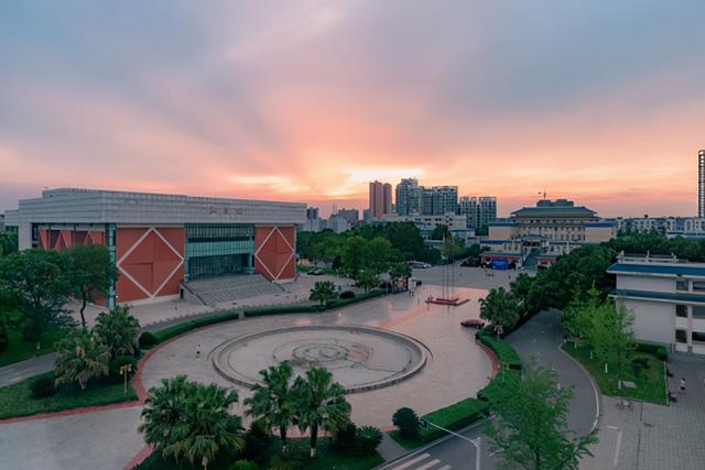 瀘州市職高學(xué)校排名(武漢市職高學(xué)校排名)