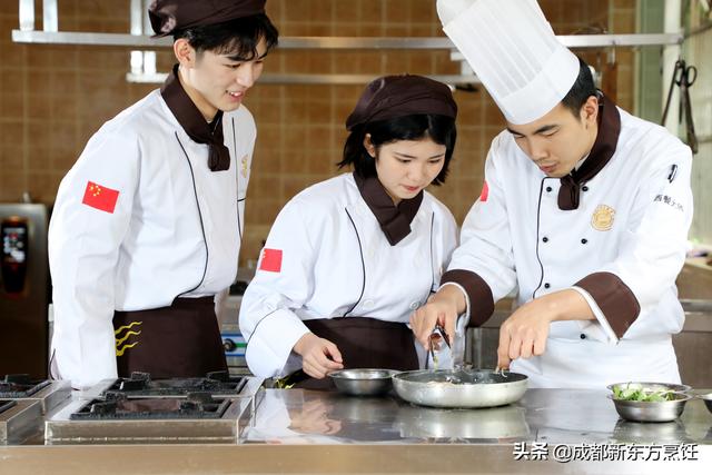 初中畢業(yè)后女生學(xué)什么專業(yè)好(初中畢業(yè)的女生適合學(xué)什么專業(yè))圖2