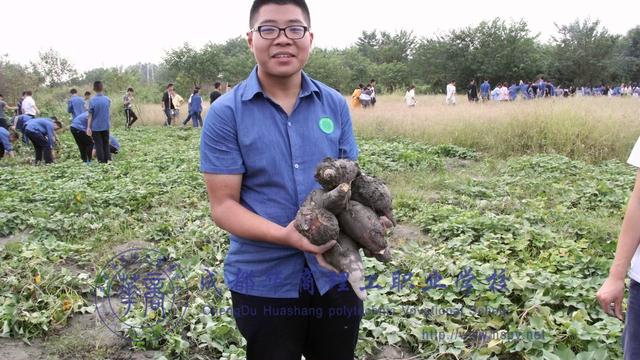 郫縣華商理工學(xué)校好嗎(成都華商理工職業(yè)學(xué)校郫縣校區(qū)怎么樣)