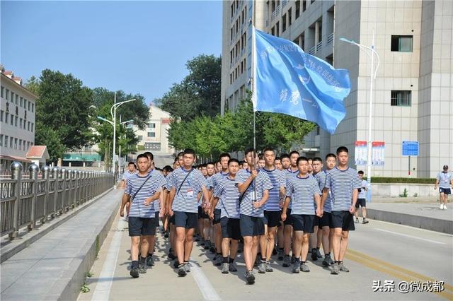 成都航空服務(wù)學(xué)校學(xué)費(fèi)是多少(成都航空職業(yè)學(xué)校2021年學(xué)費(fèi)多少)圖2