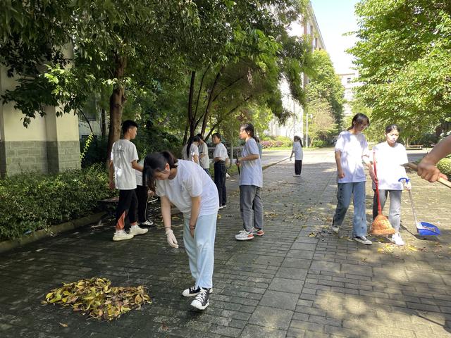 四川省旅游職業(yè)學(xué)校(?？诼糜温殬I(yè)學(xué)校)