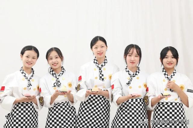 女孩初中畢業(yè)讀什么學(xué)校(初中畢業(yè)讀什么技術(shù)學(xué)校好)